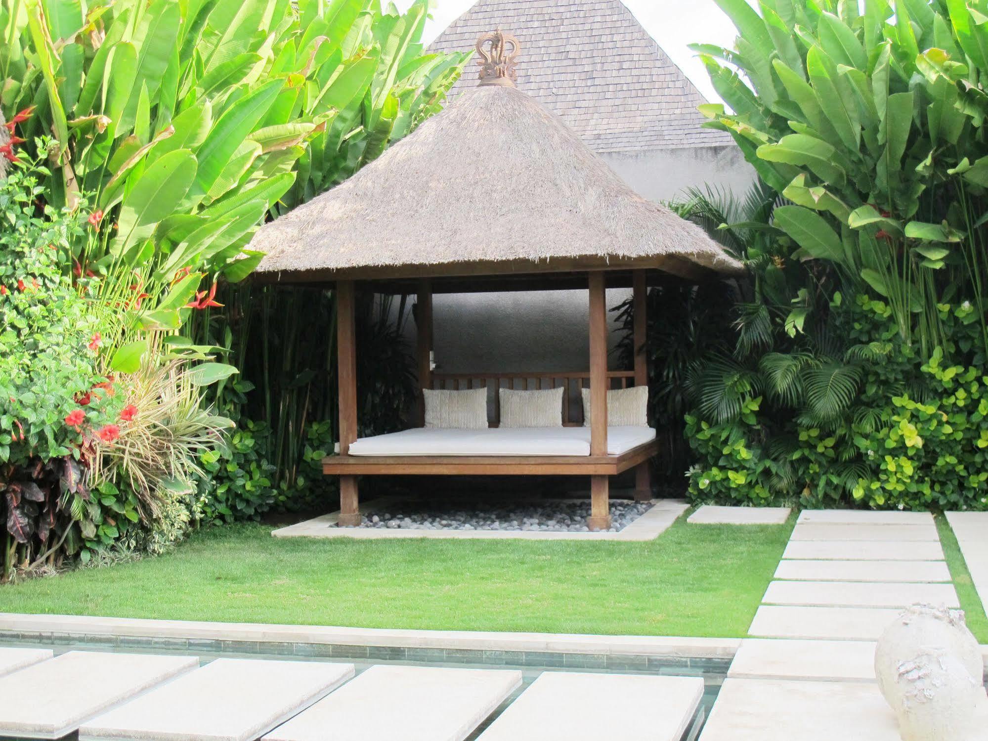 Nyaman Villas Seminyak Exterior photo