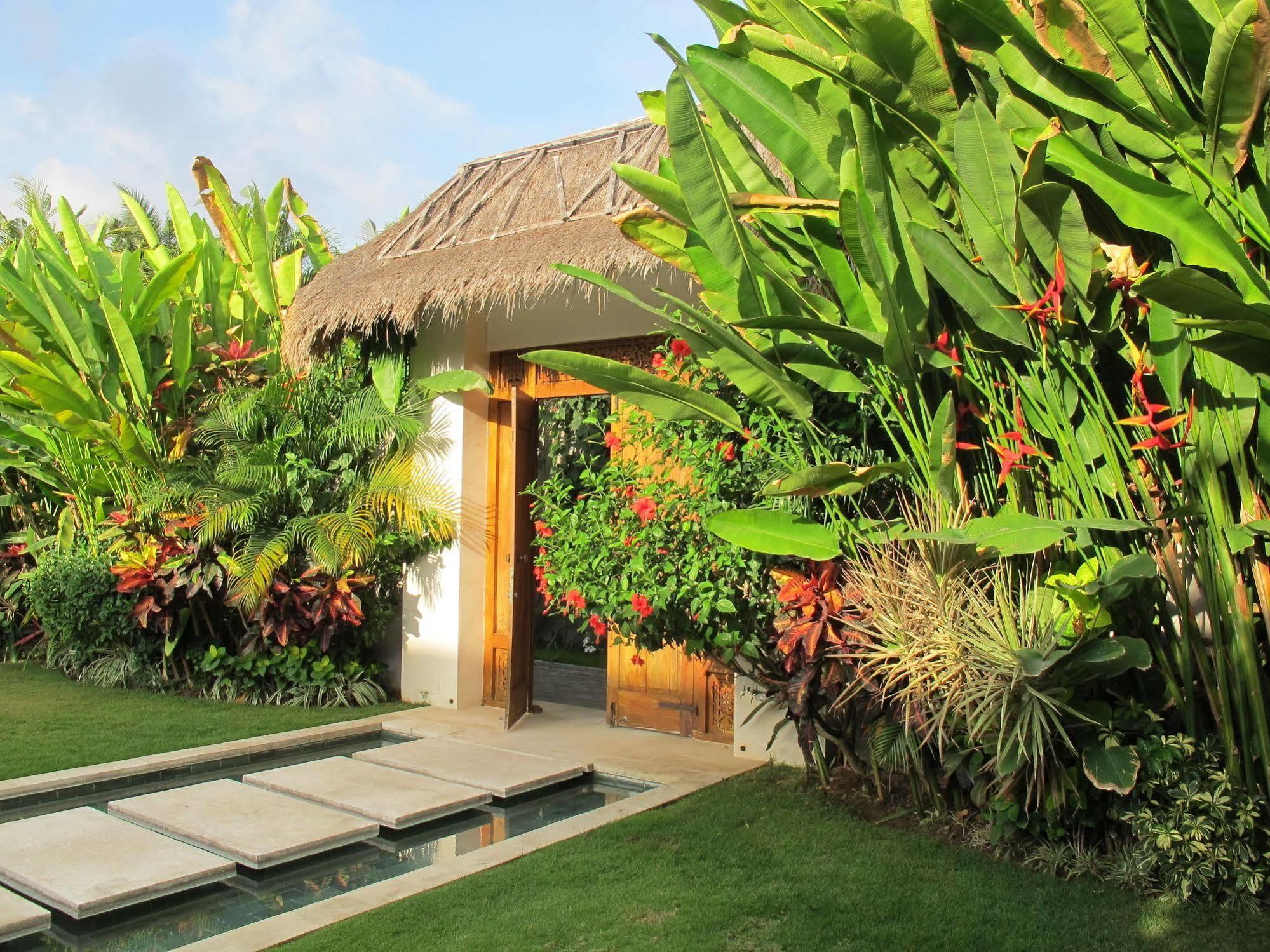 Nyaman Villas Seminyak Exterior photo