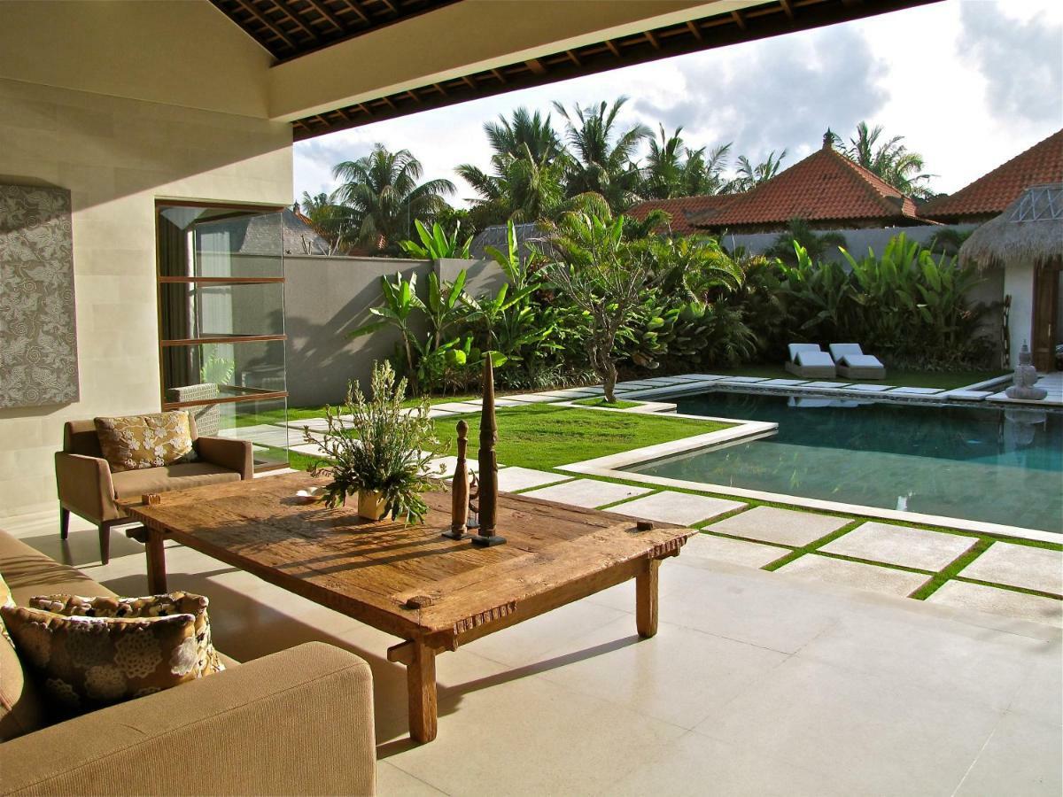 Nyaman Villas Seminyak Exterior photo